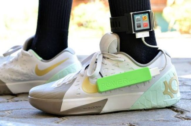 Mobile-device-charging-shoe-by-Angelo-Casimiro (1)