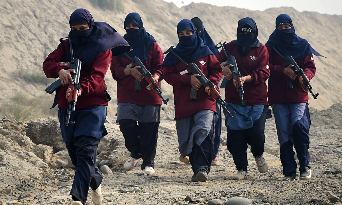 Pakistan Trains Their Female Commandos To Fight Taliban