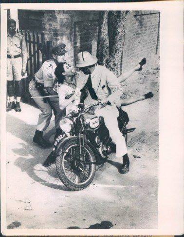 A-scene-from-Hollywood-blockbuster-â€˜Bhowani-Junctionâ€™-being-shot-outside-a-Lahore-police-station