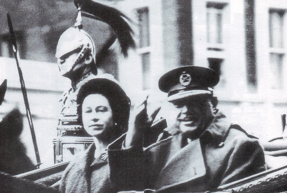 A young Queen Elizabeth and Ayub Khan en route to Buckingham Palace