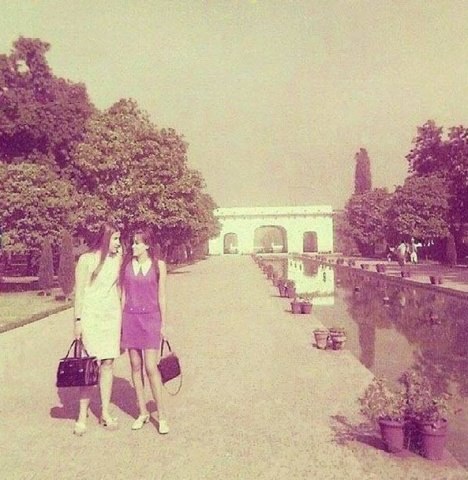 European-tourists-take-a-walk-at-Lahoreâ€™s-Shalimar-Gardens-1966