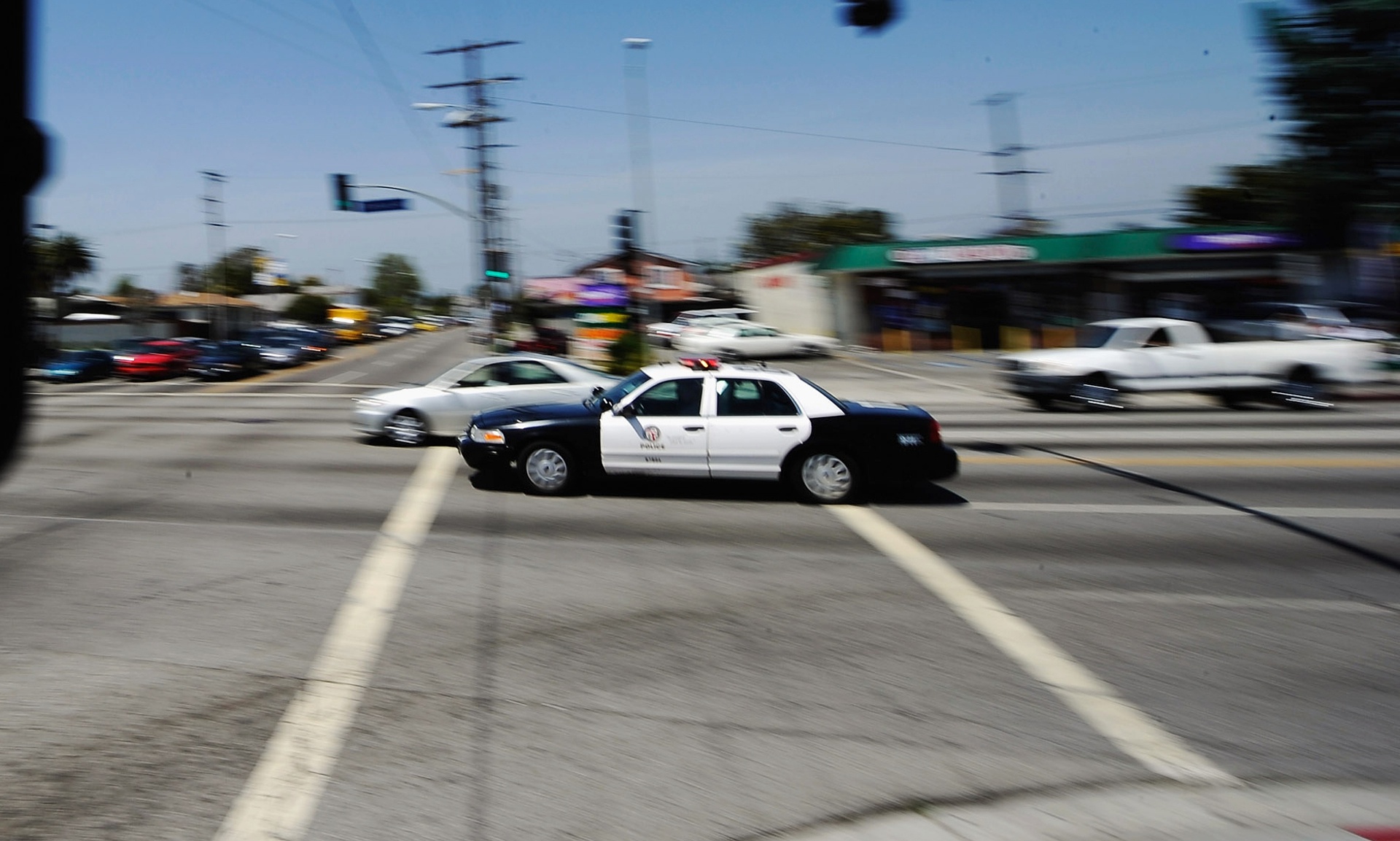 Wife Steals Cop Car With Husband Cuffed Inside - ViewStorm