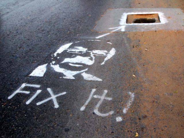 Alamgir Khan copying Islamabad mystery artist campaign idea