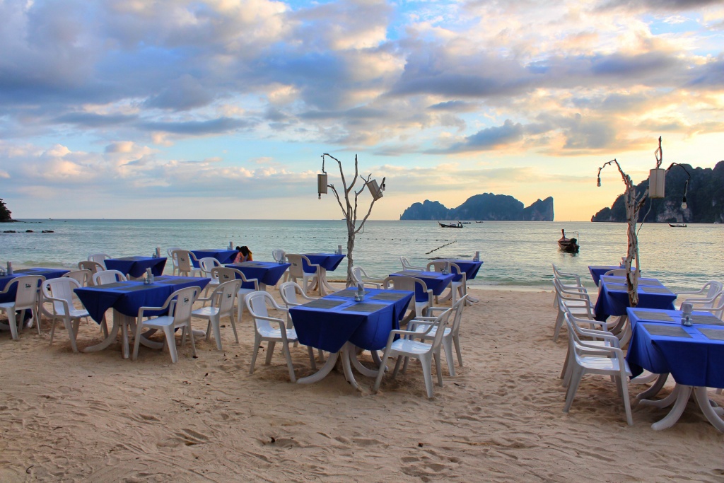 Beachfront dining at Bayview Resort