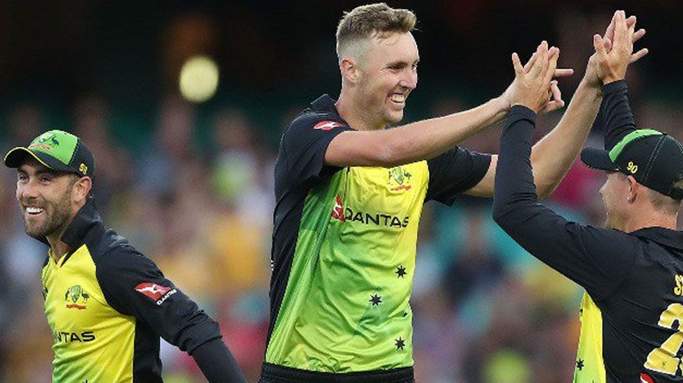 Australia humiliates Pakistan in the 2nd T20I of the triangular series