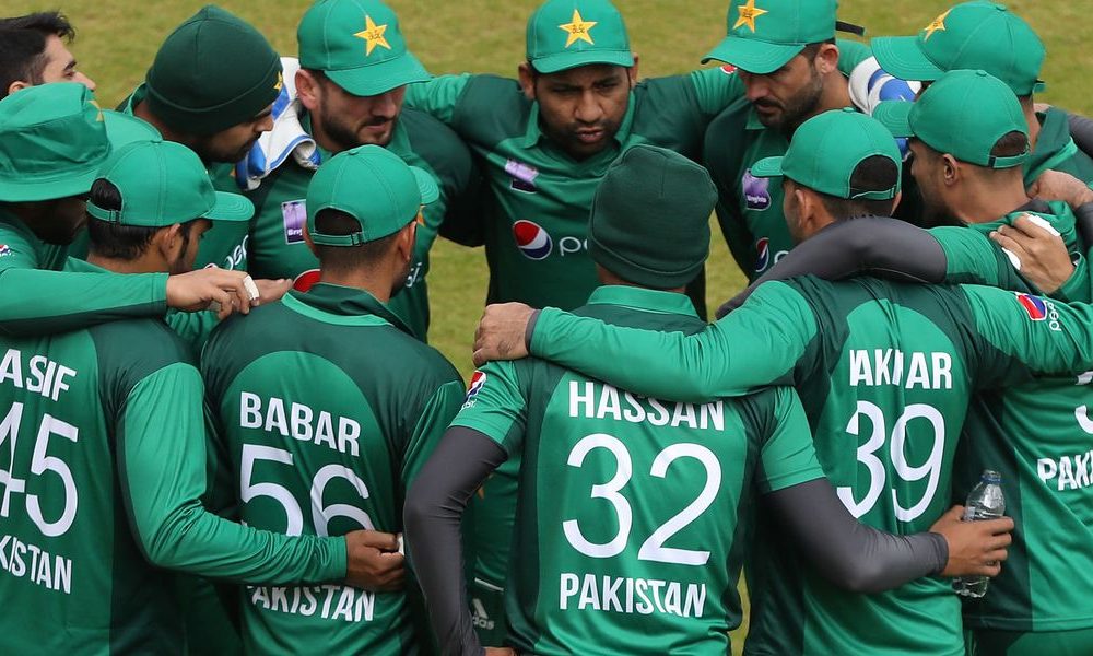 Predictable losers Pakistan take on England